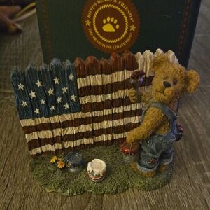 Boyds Bears Americana Bear with Flag Fence